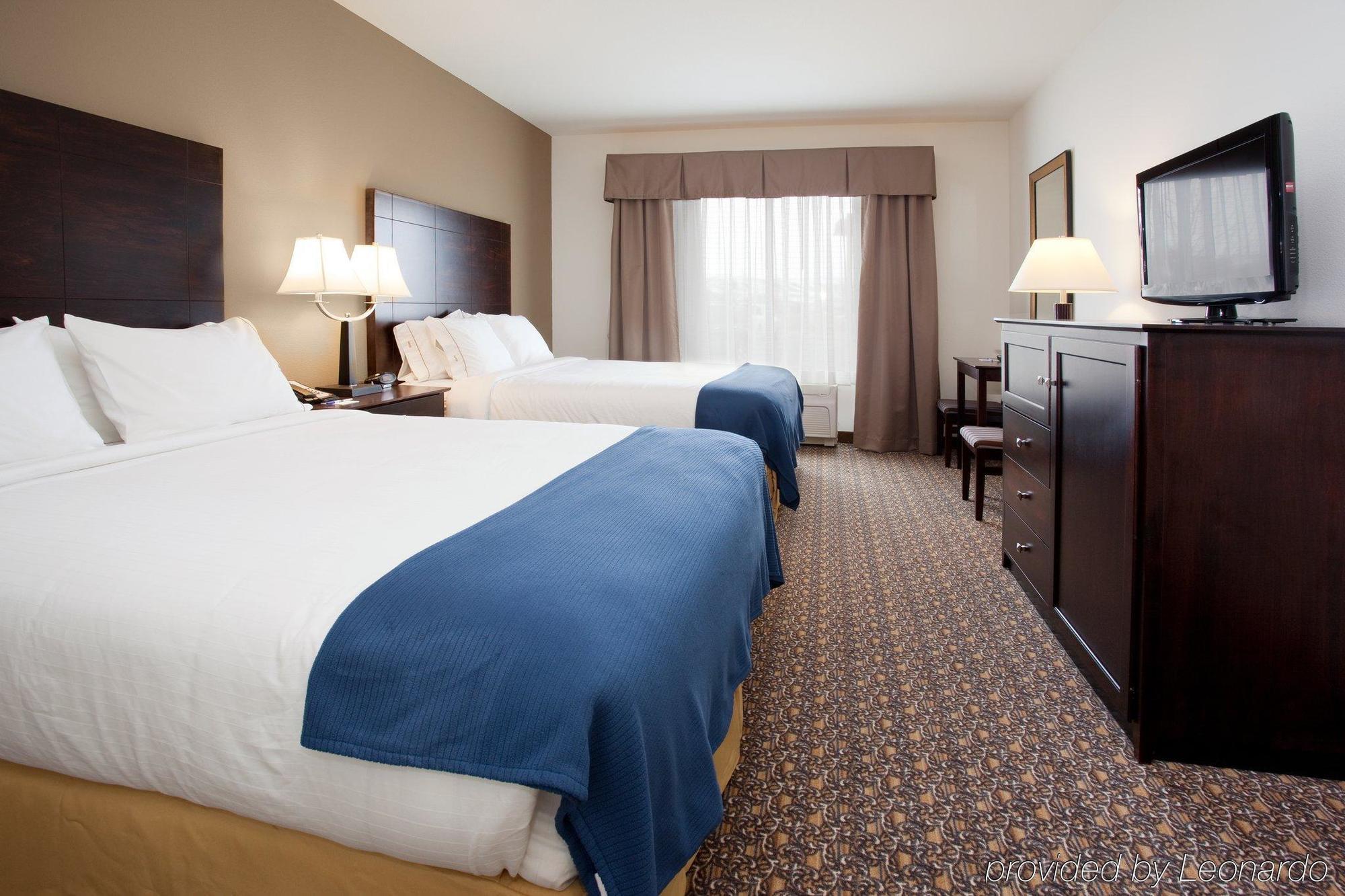 Express & By Ihg Hotel 2*