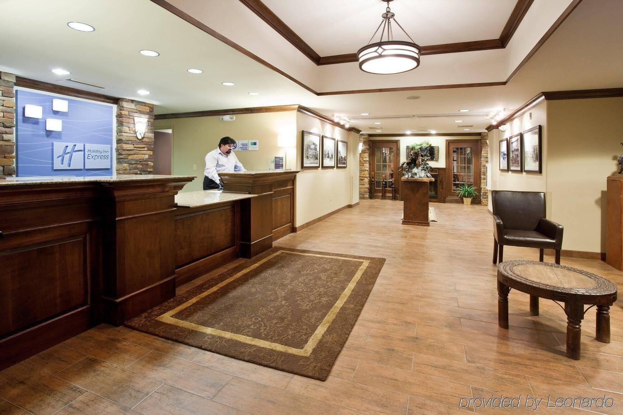 Express & By Ihg 2* Lander