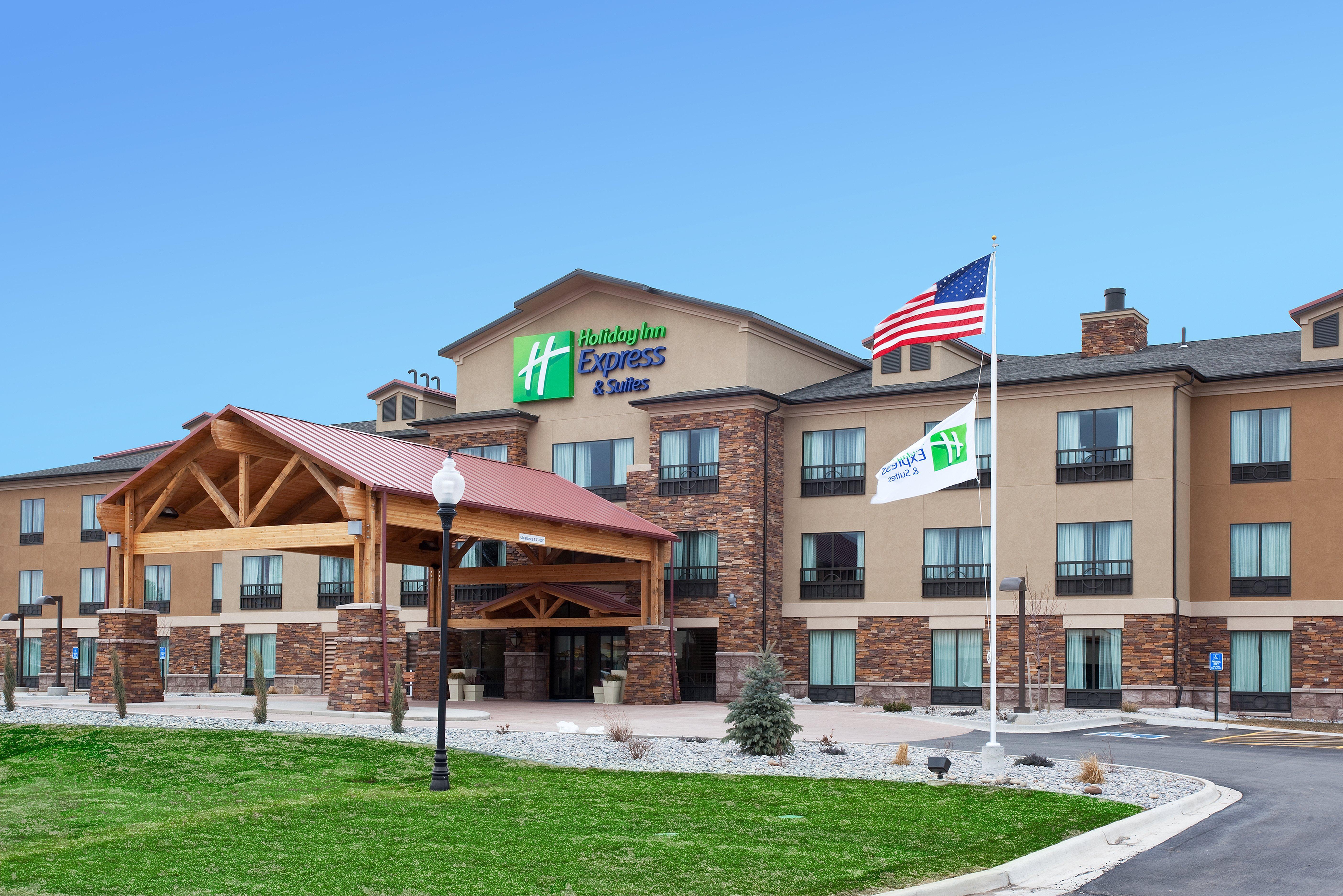Express & By Ihg Hotel Lander